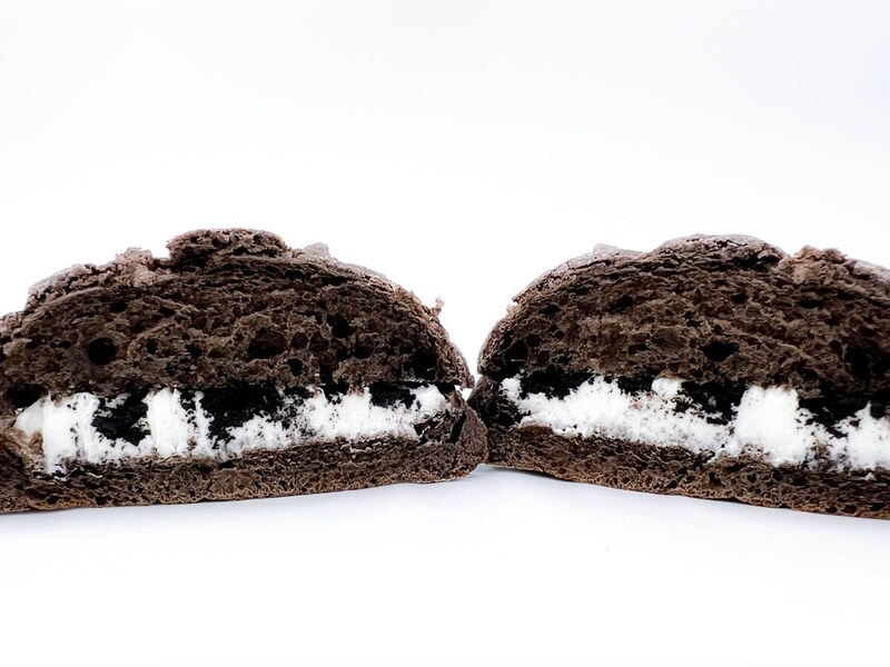 ローソン「ブラックメロンパン」