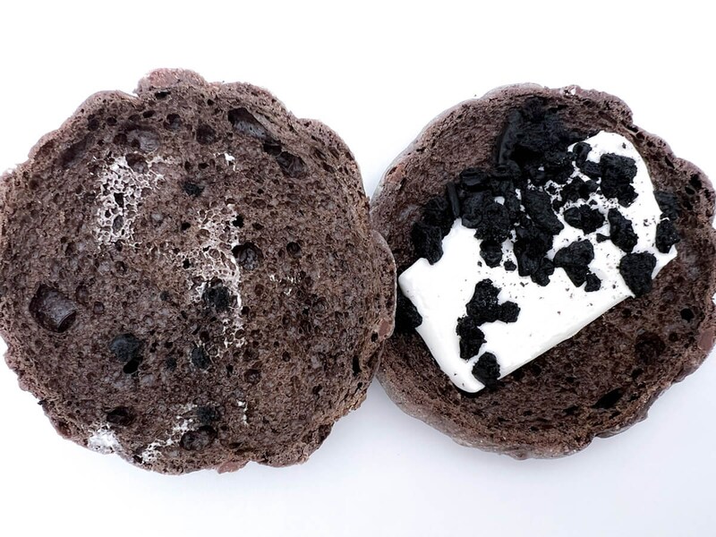 ローソン「ブラックメロンパン」