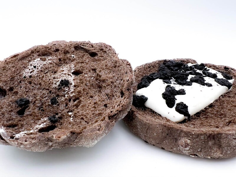 ローソン「ブラックメロンパン」