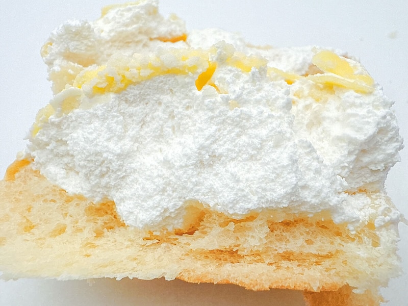 ローソン「MILKふんわりホイップロール」