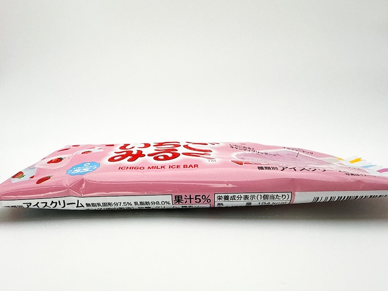 セブンイレブン限定「サクマ製菓 いちご みるくアイスバー」