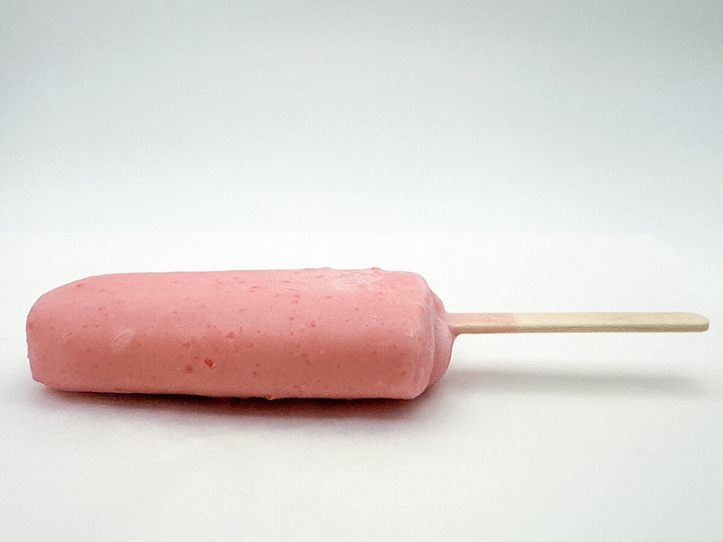 セブンイレブン限定「サクマ製菓 いちご みるくアイスバー」