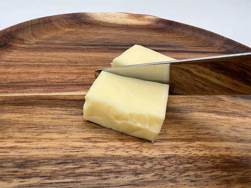 無印良品「アカシア　お皿にもなるカッティングボード　丸型」