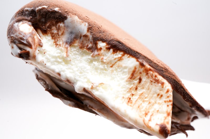 セブンイレブン限定「ロッテ アイスまるごと生チョコ包み」