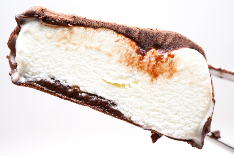 セブンイレブン限定「ロッテ アイスまるごと生チョコ包み」