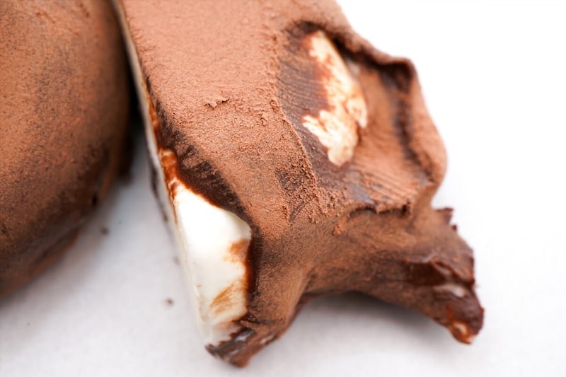 セブンイレブン限定「ロッテ アイスまるごと生チョコ包み」