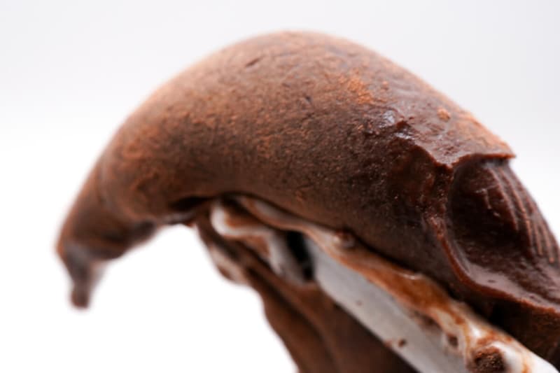 セブンイレブン限定「ロッテ アイスまるごと生チョコ包み」