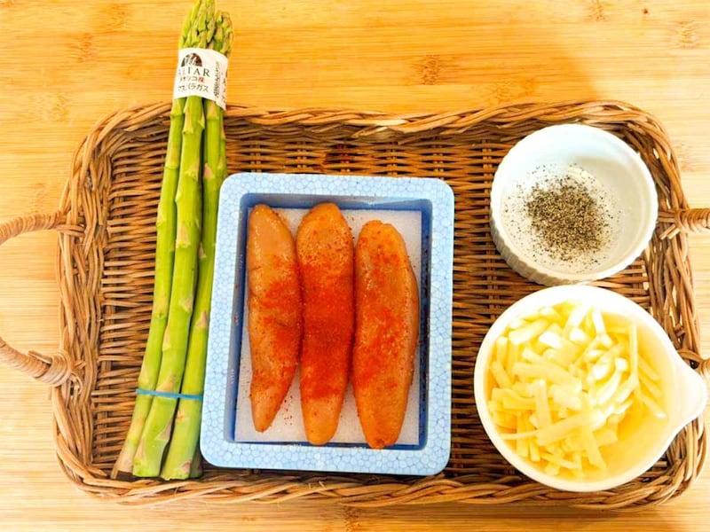 和田明日香さん「アスパラガスと明太子のカリカリチーズ」