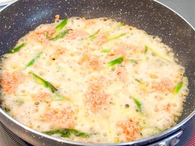 和田明日香さん「アスパラガスと明太子のカリカリチーズ」