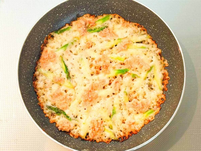 和田明日香さん「アスパラガスと明太子のカリカリチーズ」