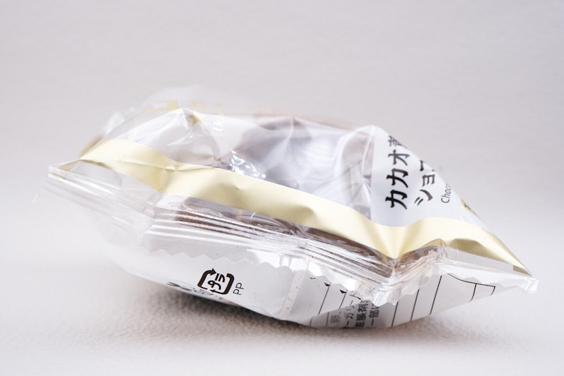 ローソン「カカオ薫るショコラトリュフシュー」