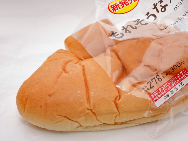 ローソン「もれそうなメガクリームパン」