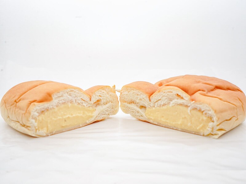 ローソン「もれそうなメガクリームパン」