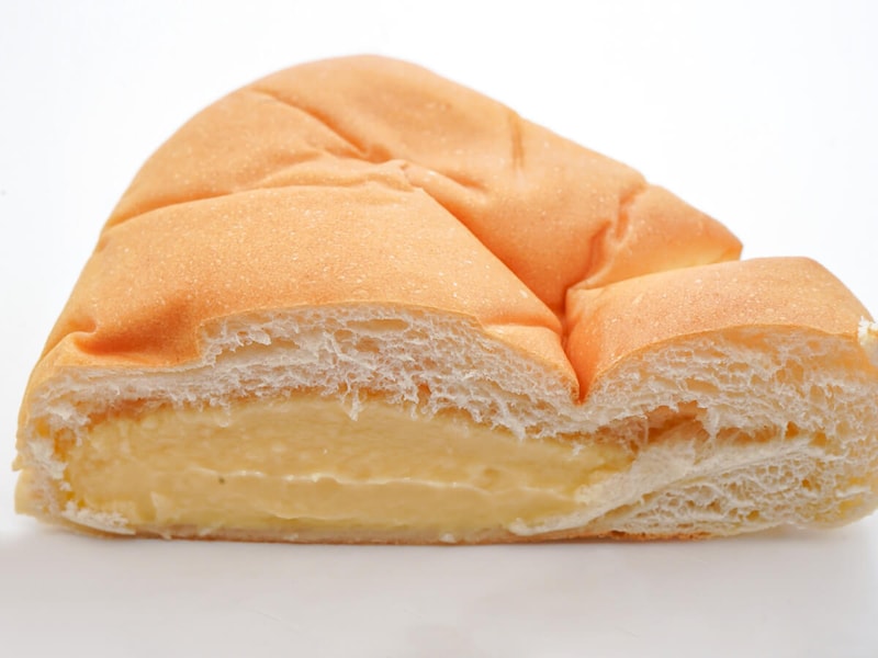 ローソン「もれそうなメガクリームパン」