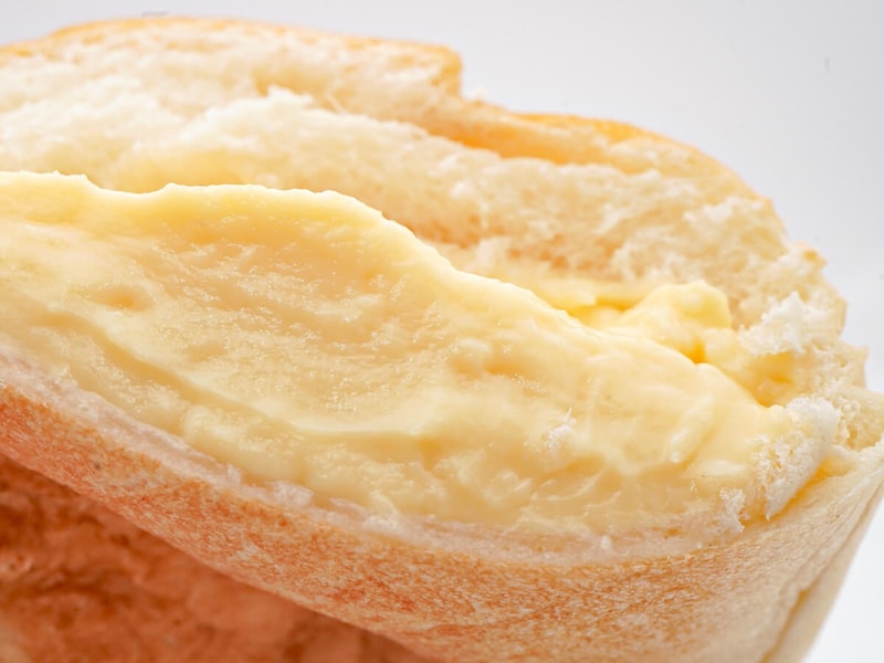 ローソン「もれそうなメガクリームパン」