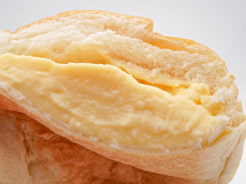 ローソン「もれそうなメガクリームパン」