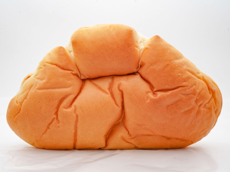 ローソン「もれそうなメガクリームパン」