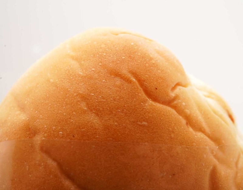 やっぱローソンすごいわ「デカイ」「重くて自重で裂けだした」とにかく満足できる！新作パン大反響