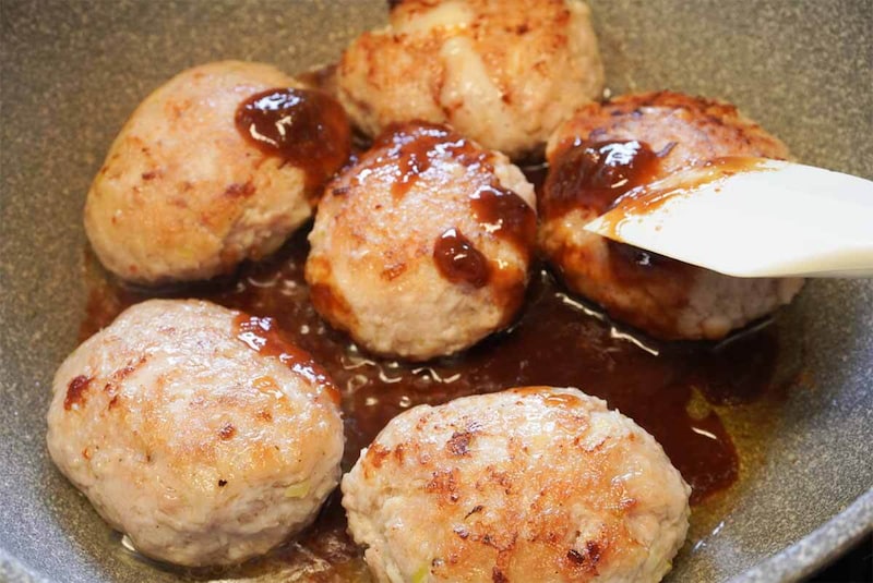 和田明日香さん「チーズつくね みそ照り焼きソース」