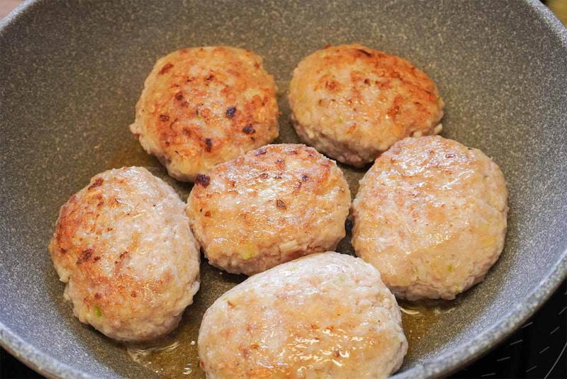 和田明日香さん「チーズつくね みそ照り焼きソース」