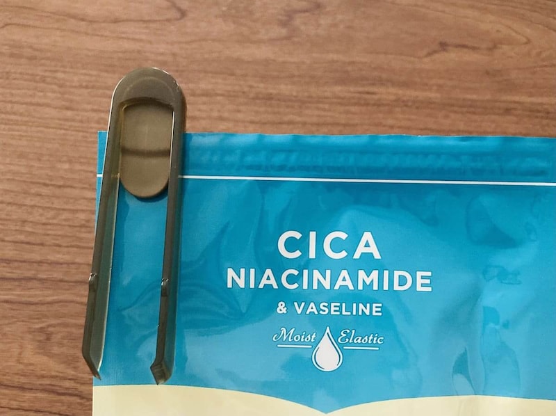 「フェイスマスク用トング　チャック袋スライダー付き」