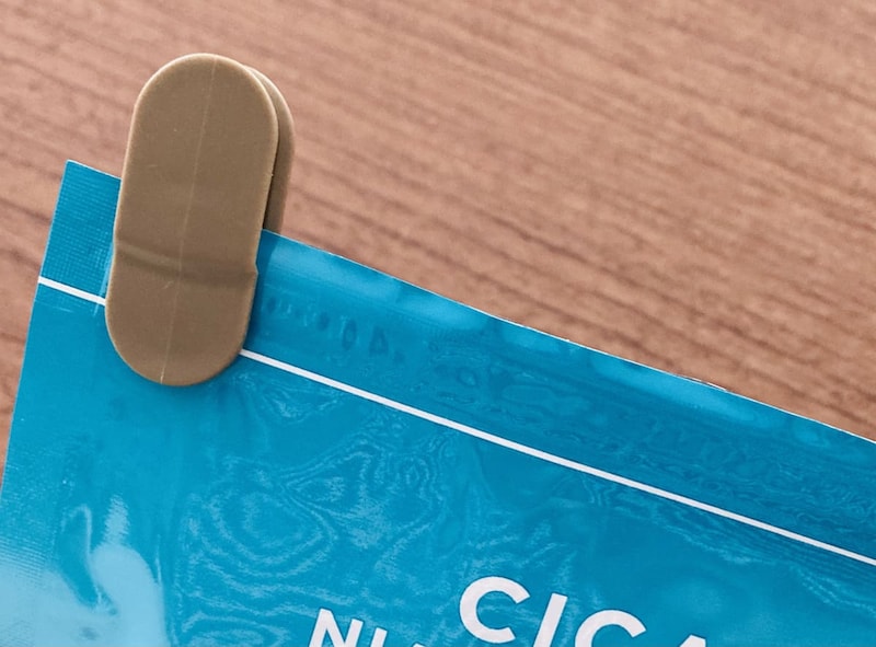 「フェイスマスク用トング　チャック袋スライダー付き」