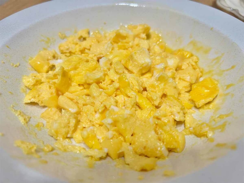 山本ゆりさん「ふわとろ卵豚丼」