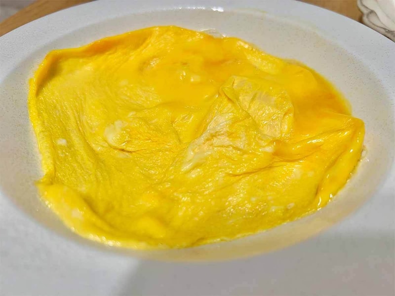 山本ゆりさん「ふわとろ卵豚丼」