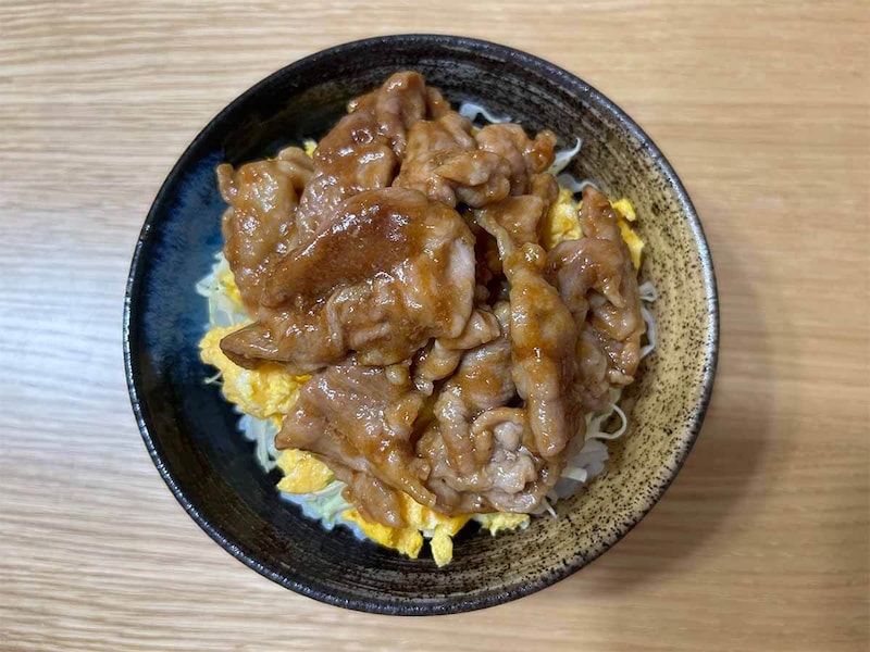 山本ゆりさん「ふわとろ卵豚丼」