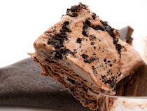 コンビニ先行販売！やっぱこのアイスすごいわ「とにかく美味しい」「食感たまらん」新作にファン熱狂