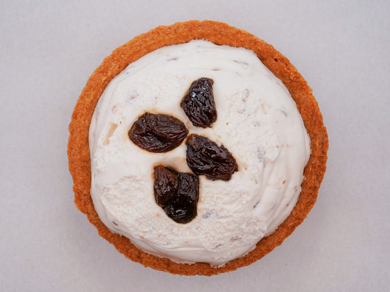 ファミマ「大人のラムレーズンタルト」