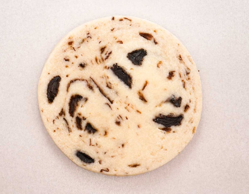 ファミリーマート「とろけるラムレーズンクッキー」