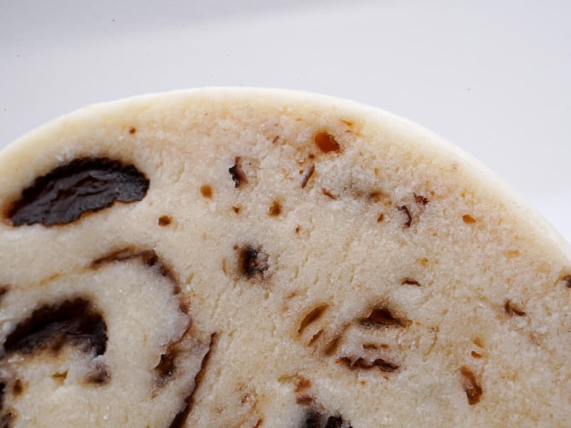 ファミマ「とろけるラムレーズンクッキー」