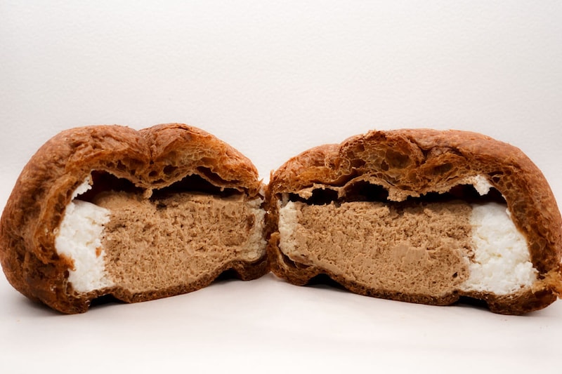 盛りすぎ！大きなチョコシュー（チョコクリーム＆ホイップ）