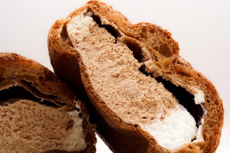 盛りすぎ！大きなチョコシュー（チョコクリーム＆ホイップ）