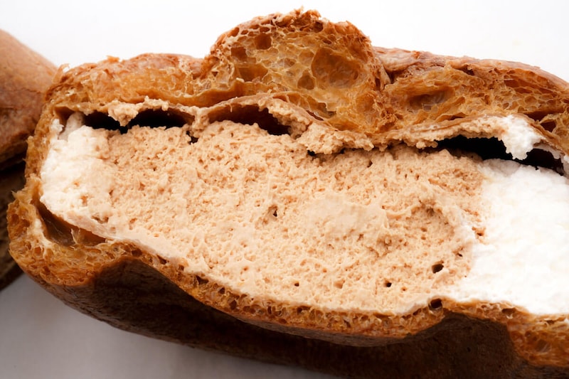 盛りすぎ！大きなチョコシュー（チョコクリーム＆ホイップ）