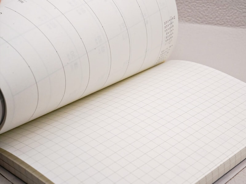 無印良品「月曜始まりマンスリー／ウィークリースケジュール帳・2025年12月始まり」