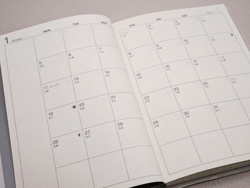 無印良品「月曜始まりマンスリー／ウィークリースケジュール帳・2025年12月始まり」