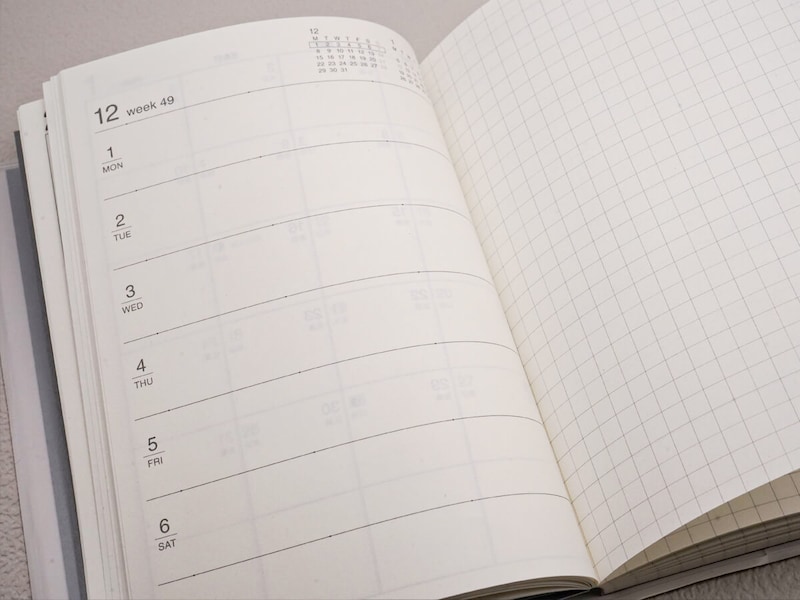 無印良品「月曜始まりマンスリー／ウィークリースケジュール帳・2025年12月始まり」