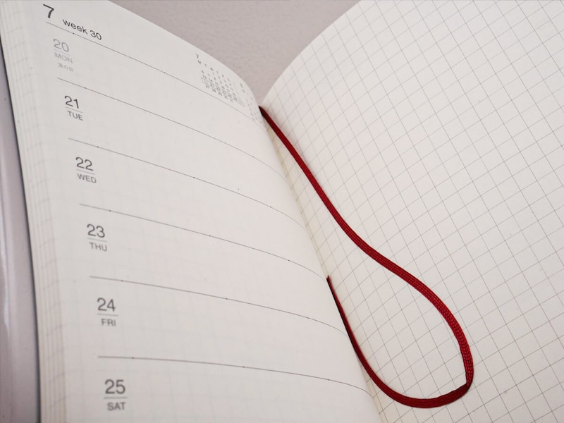 無印良品「月曜始まりマンスリー／ウィークリースケジュール帳・2025年12月始まり」