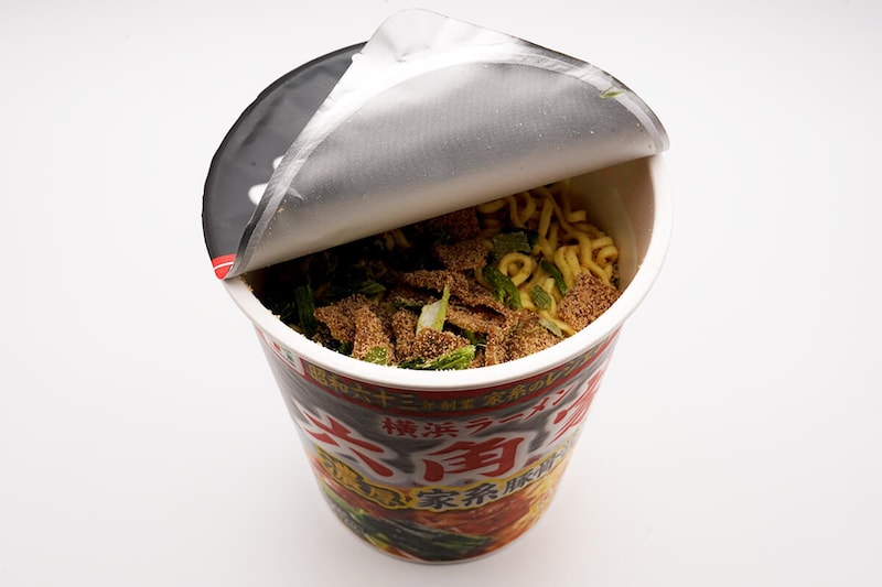 セブンイレブン「７プレミアム 横浜ラーメン六角家 濃厚家系豚骨醤油ラーメン」