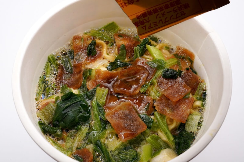 セブンイレブン「７プレミアム 横浜ラーメン六角家 濃厚家系豚骨醤油ラーメン」