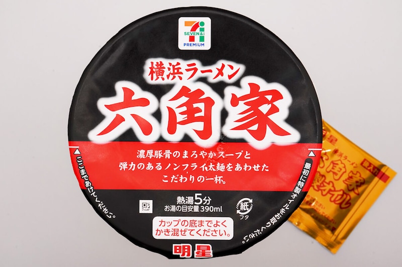 セブンイレブン「７プレミアム 横浜ラーメン六角家 濃厚家系豚骨醤油ラーメン」