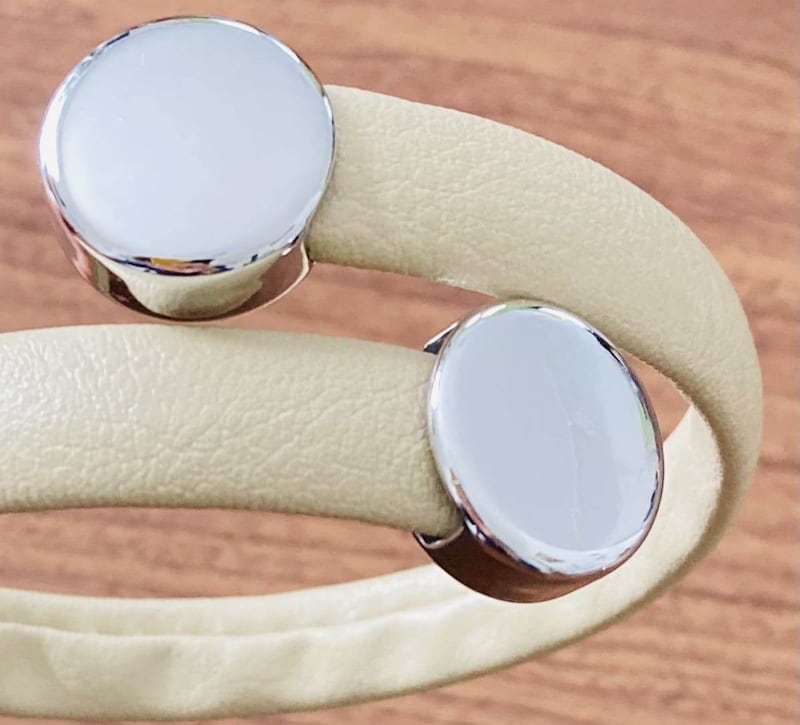 ダイソー「らくらくアームバンド」