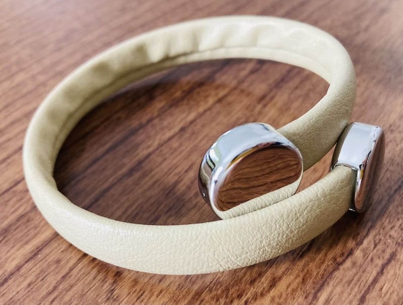 ダイソー「らくらくアームバンド」