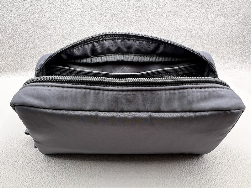 無印良品「ポリエステルガジェットポーチ」