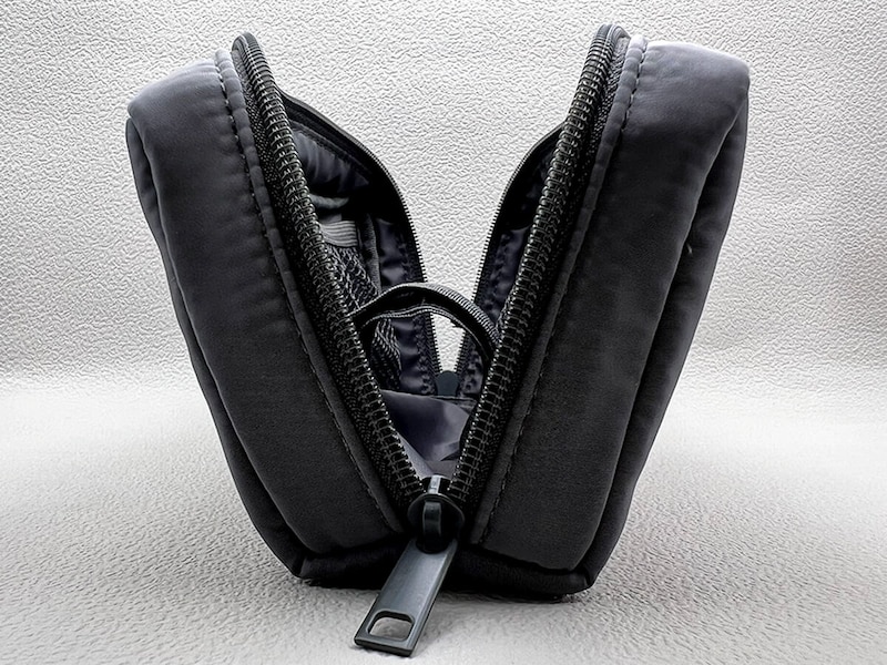 無印良品「ポリエステルガジェットポーチ」