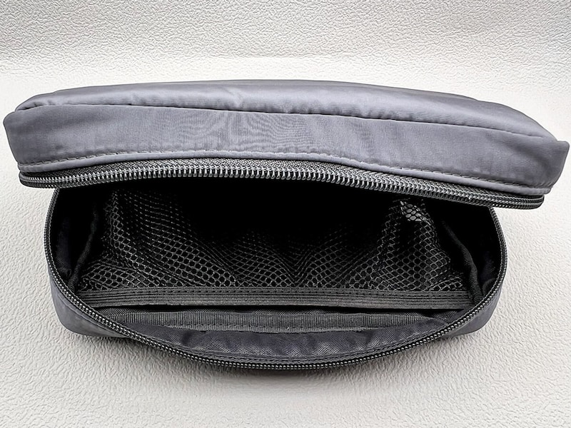 無印良品「ポリエステルガジェットポーチ」