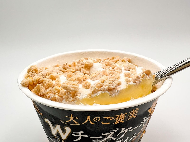 ファミリーマート限定「森永製菓 Wチーズケーキアイス」