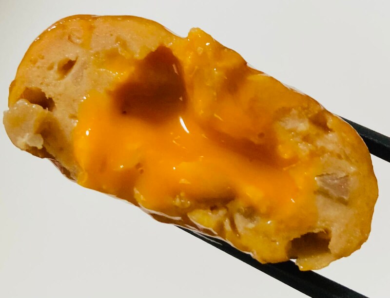 ファミリーマート「卵黄風ソース入り鶏つくね」